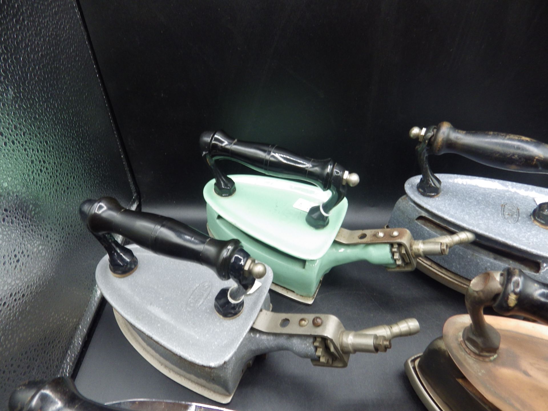 7 assorted Davis gas irons incl an early model with wood handle and flush sole, includes enamel - Image 3 of 5