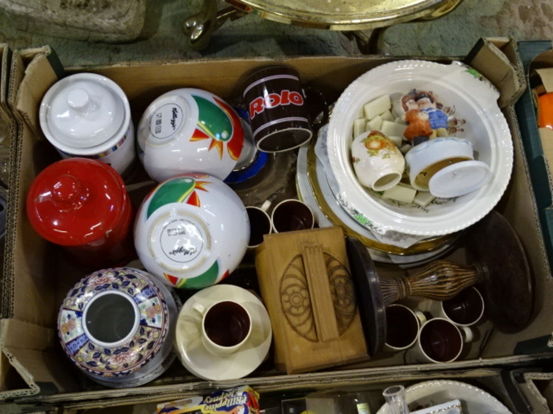 Stillage containing glass, china and collectables etc (contents only stillage not included) - Image 9 of 18