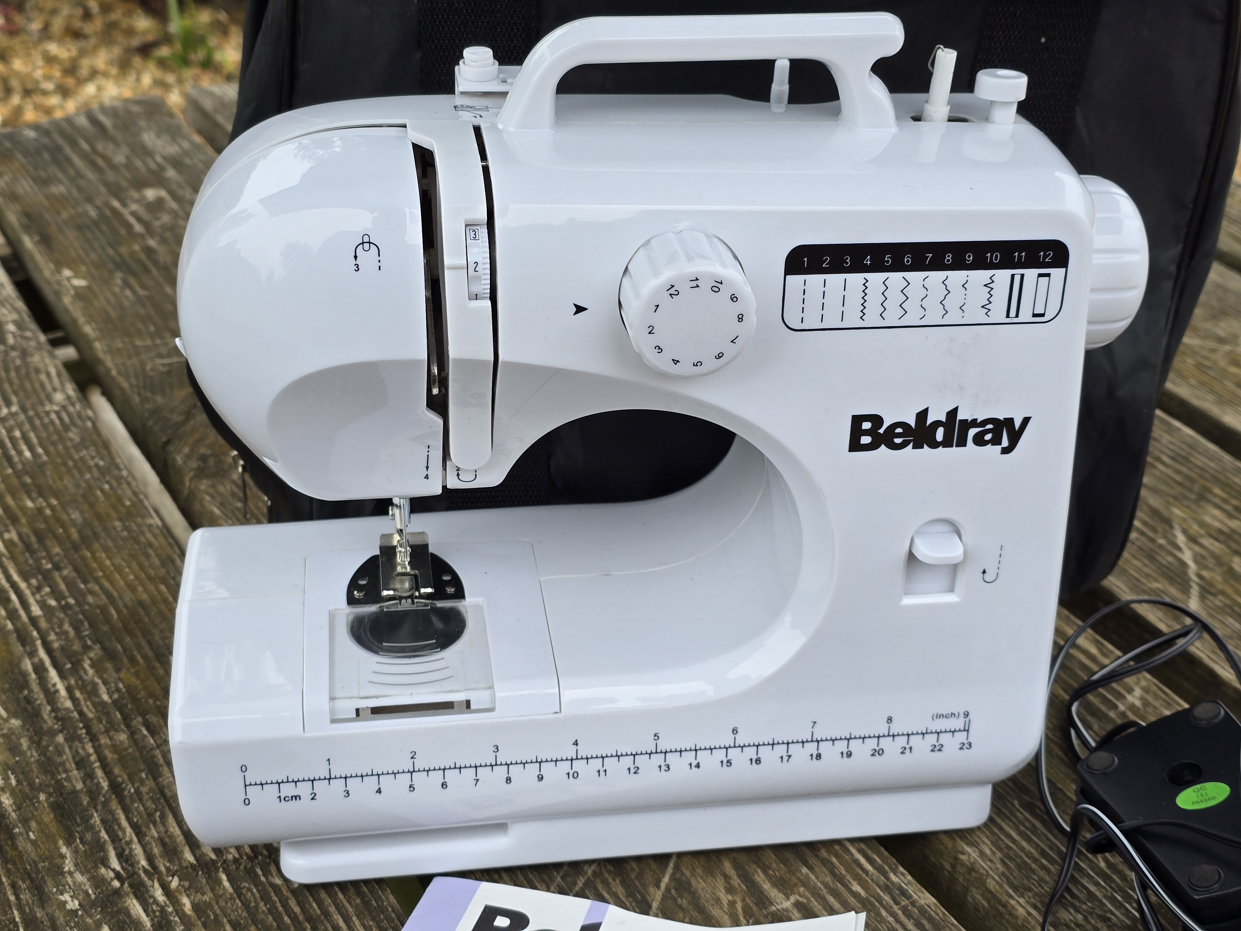 Beldray 12 Stitch portable sewing machine with bag and extras - tested - Bild 3 aus 8