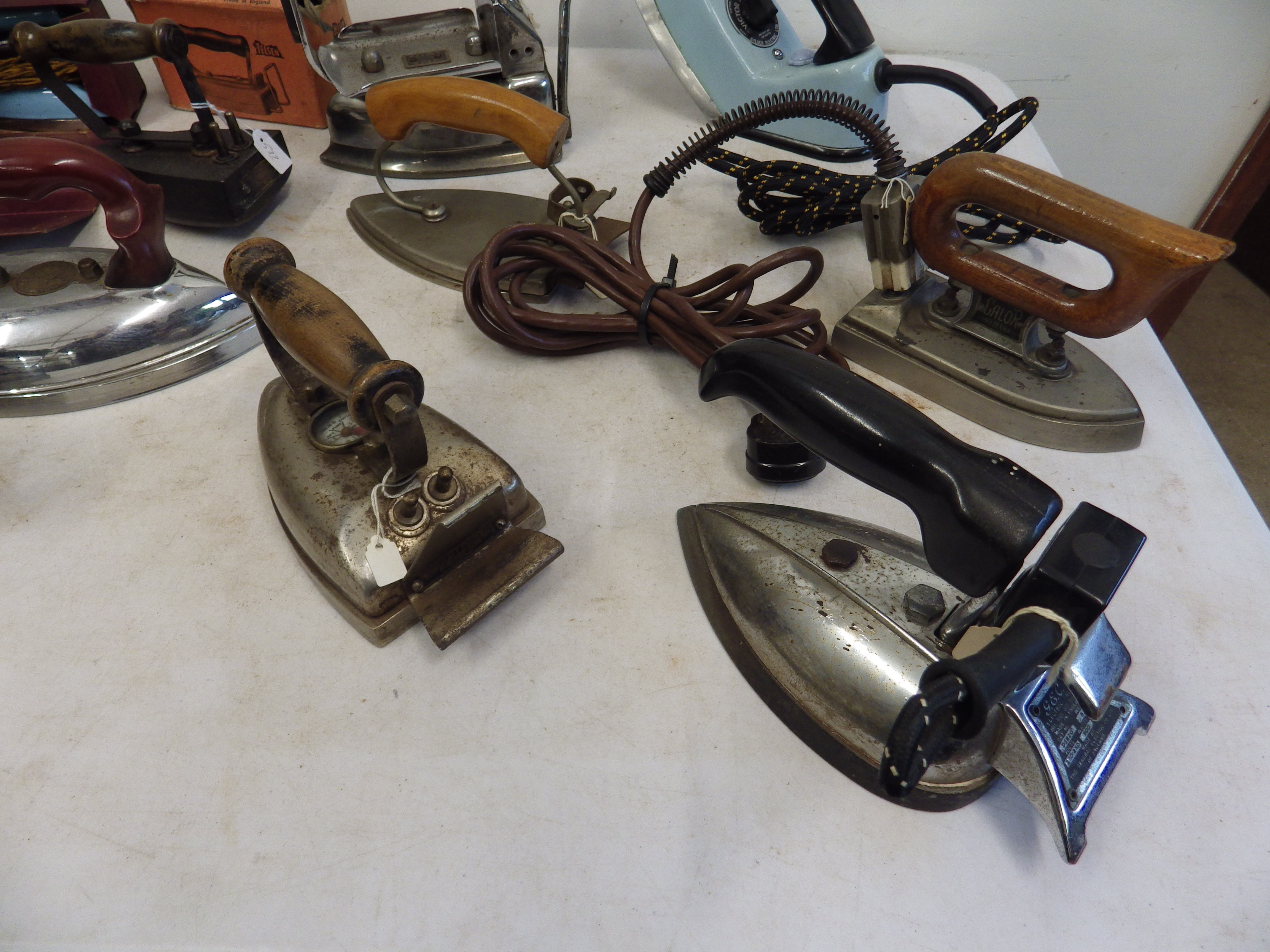 Assorted vintage electric and travel irons, some with original boxes and cases, all for display - Image 4 of 5
