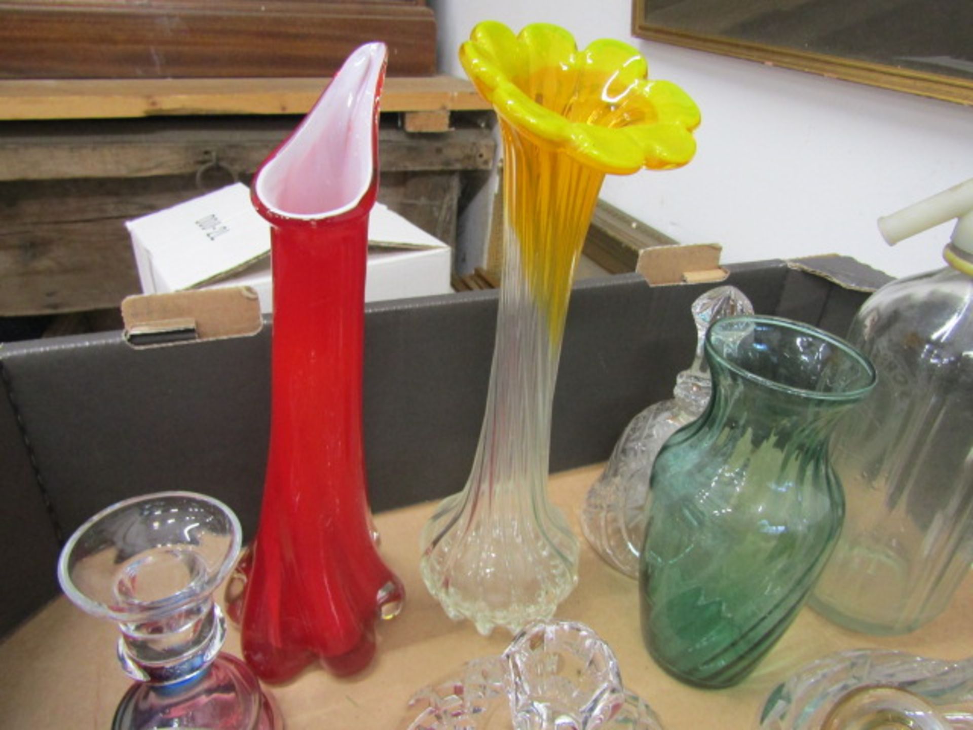 4 boxes glass inc quality glasses, decanters, art glass etc - Image 8 of 10