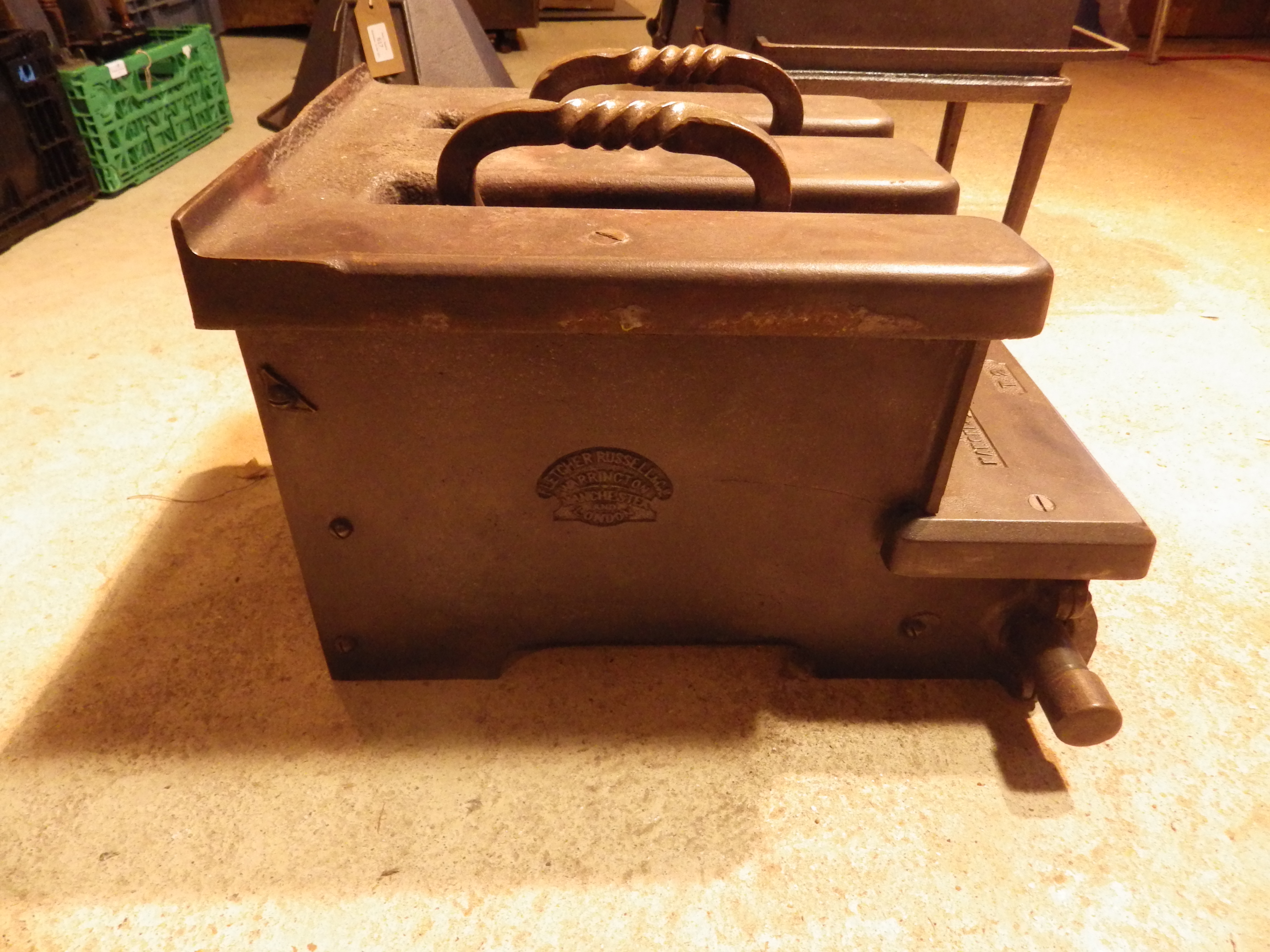 Fletcher Russell & Co Ltd Manchester, Warrington & London cast iron gas stove T2 with 2 tailor goose - Image 5 of 5