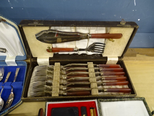 Cutlery sets and vintage men's vanity case etc - Image 2 of 6