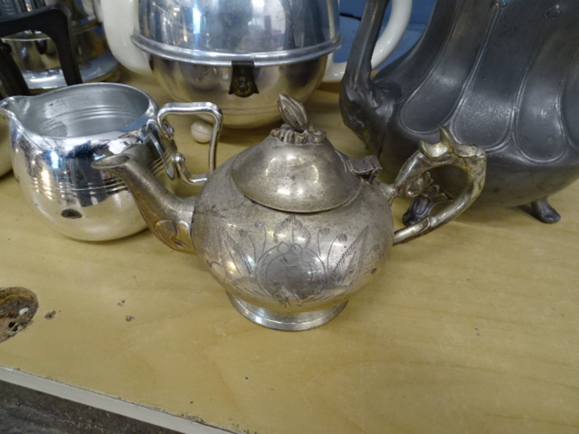 tea/coffee pots etc to include retro Heatmaster - Image 3 of 4