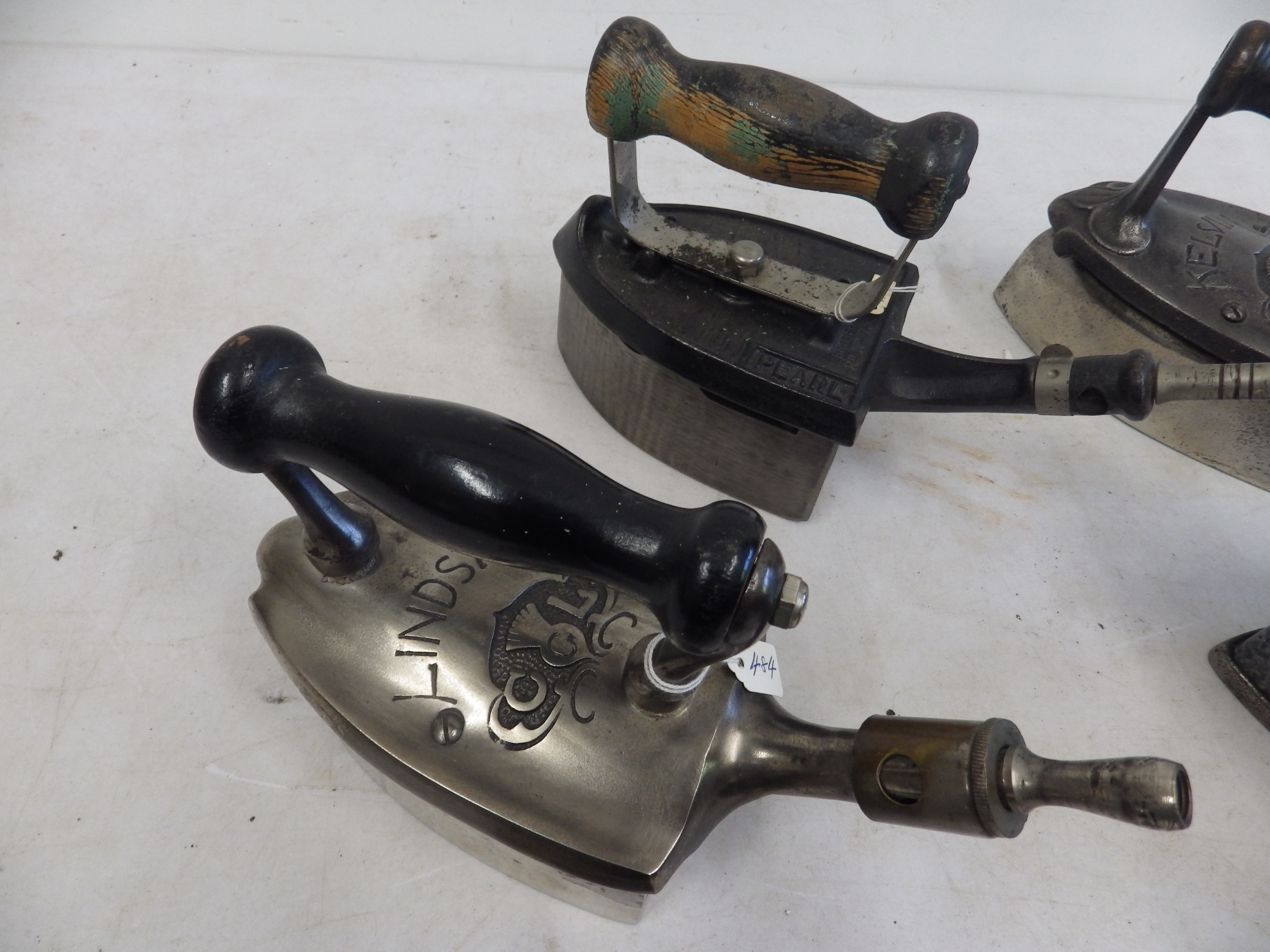 6 assorted gas irons to incl CLG Scotland irons Lomond, Lindsay and Kelvin together with Pearl - Image 3 of 7