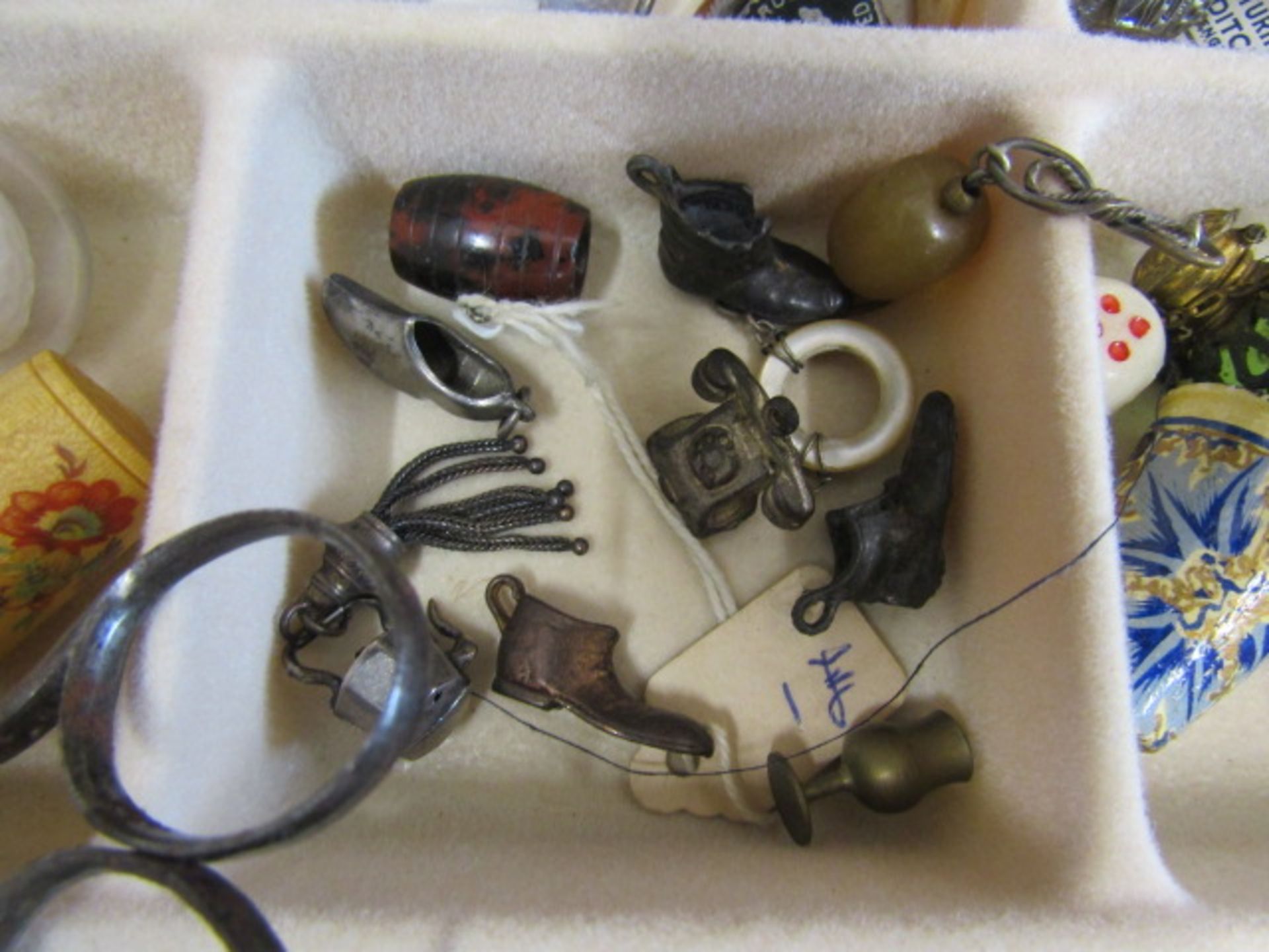 vintage sewing boxes with contents inc hatpins and small jade? dog - Image 3 of 19