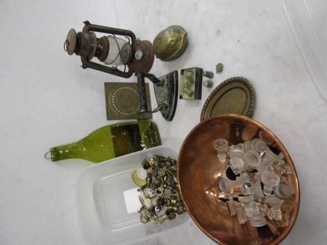 Collectors lot- glass chess pieces, copper bowl, brass walnut etc