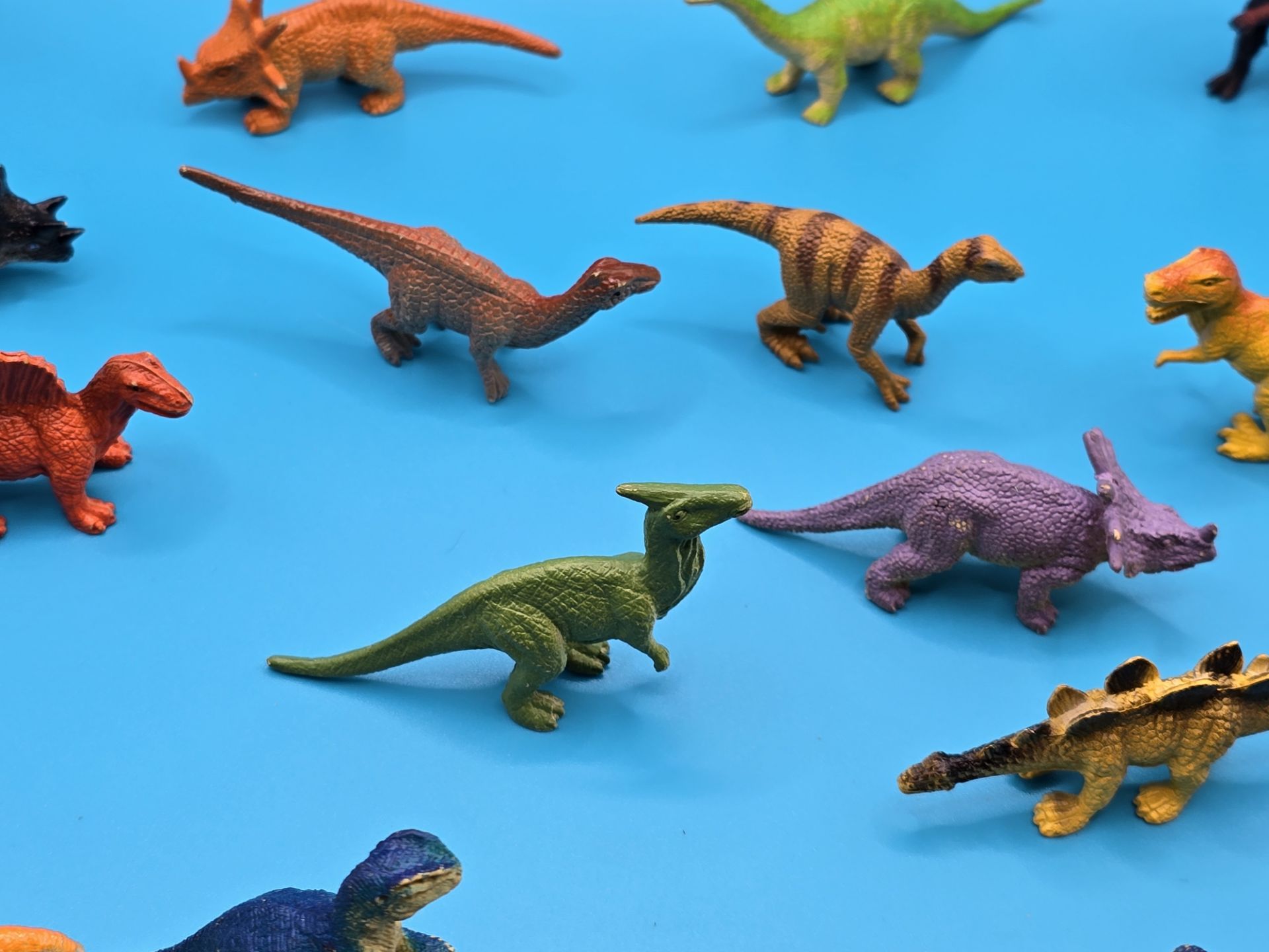 Large Collection of plastic toy Dinosaurs (48) longest is approx 20cm Collection of 48 dinosaurs, - Image 8 of 8