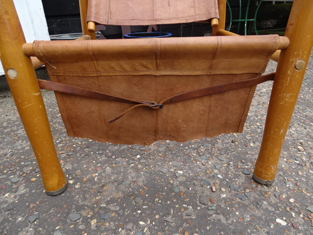 2 Leather Safari/campaign chairs (one chair has been damaged during viewings as shown in amended - Bild 4 aus 5