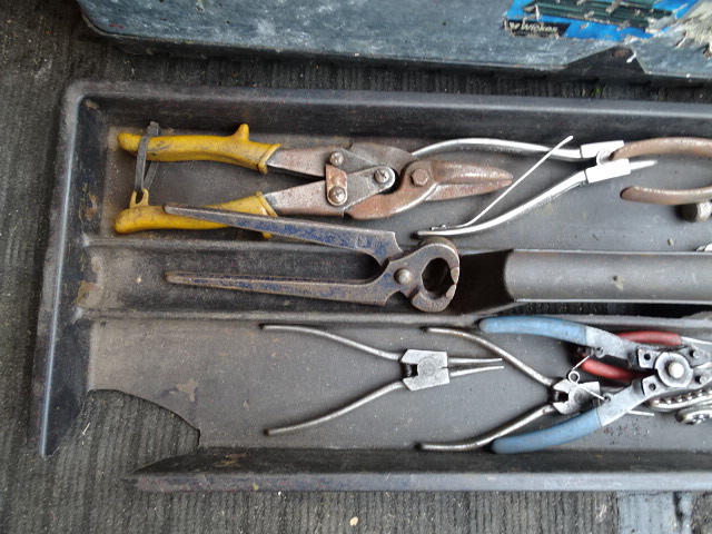 Toolbox full of tools to include spanners, adjustable wrenches and pliers etc - Bild 3 aus 6