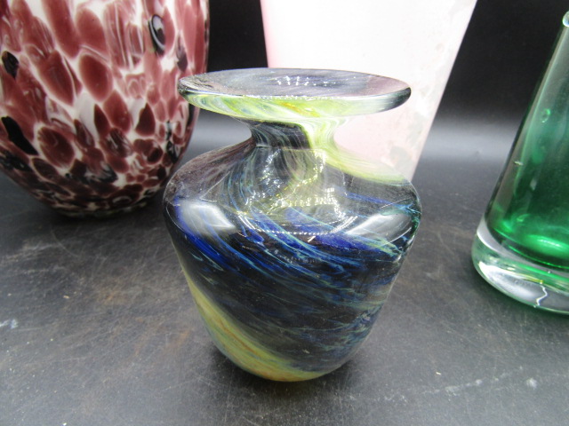 Various glass vases inc Polish green vase - Image 2 of 7