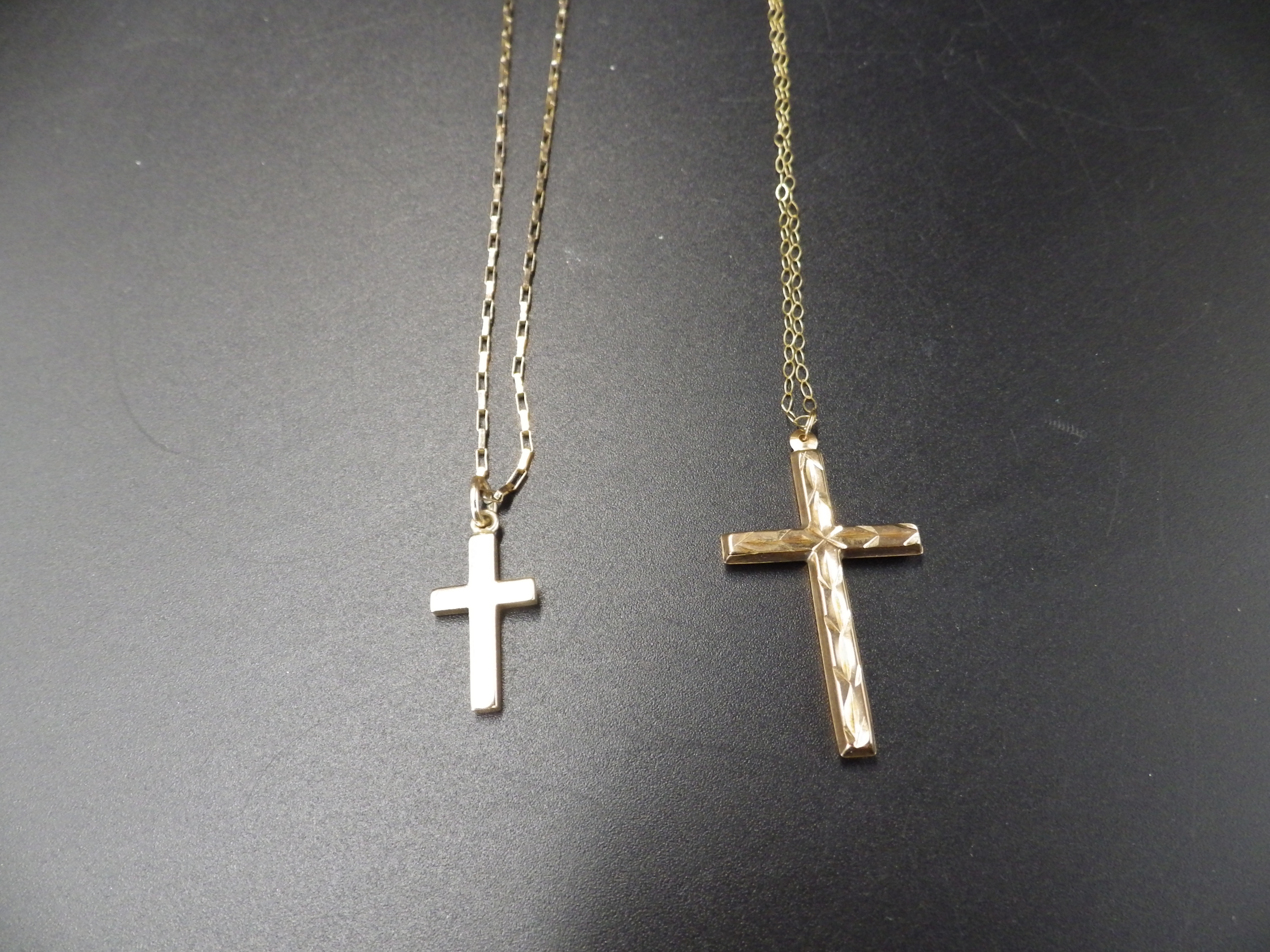 2, 9ct gold chains with cross pendants one chain broken. 4.44g total weight. - Image 2 of 3