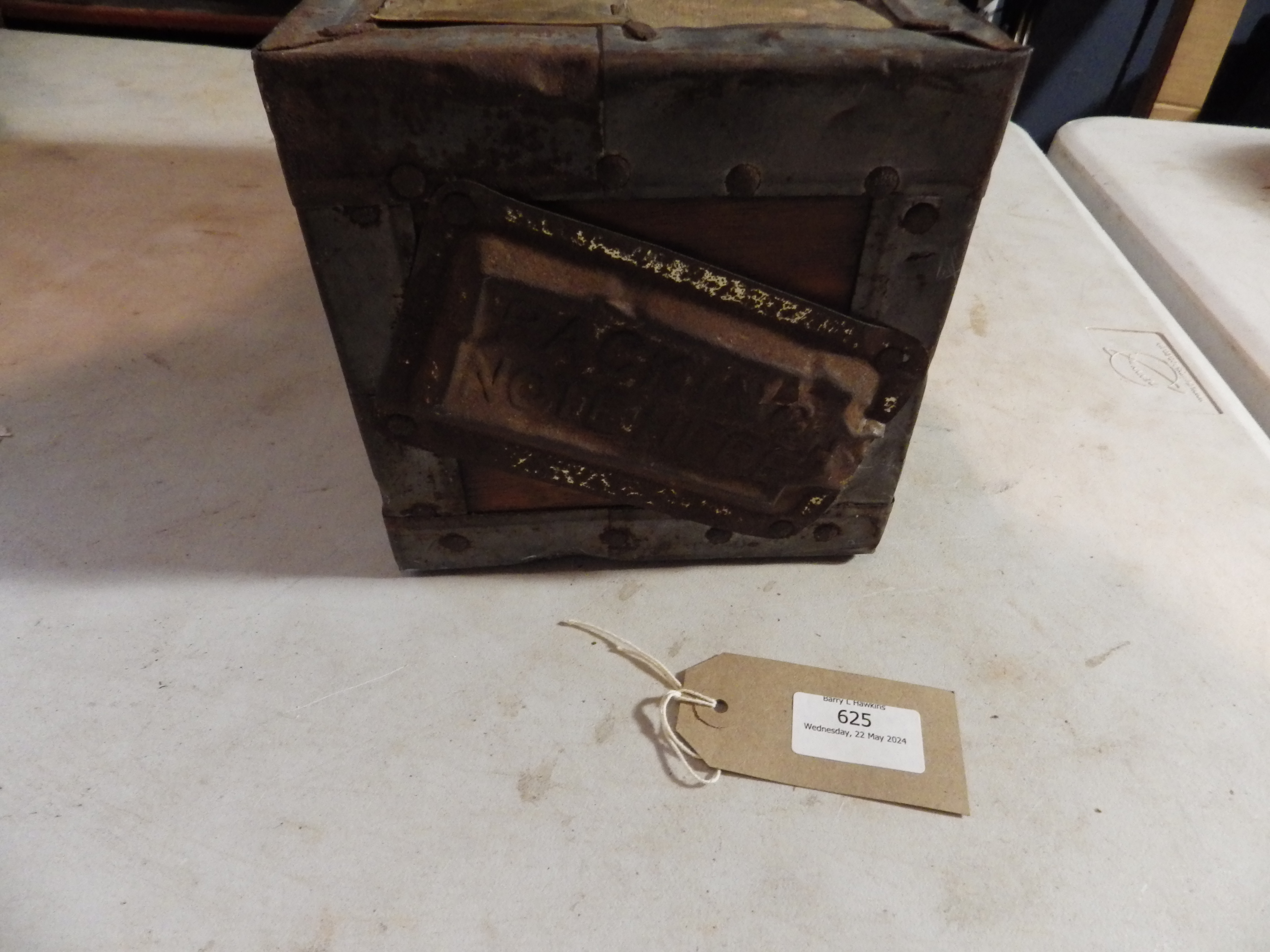 Military G S Co Ltd sealed wood box with metal banding label states containing 5 sad irons ( - Image 3 of 4