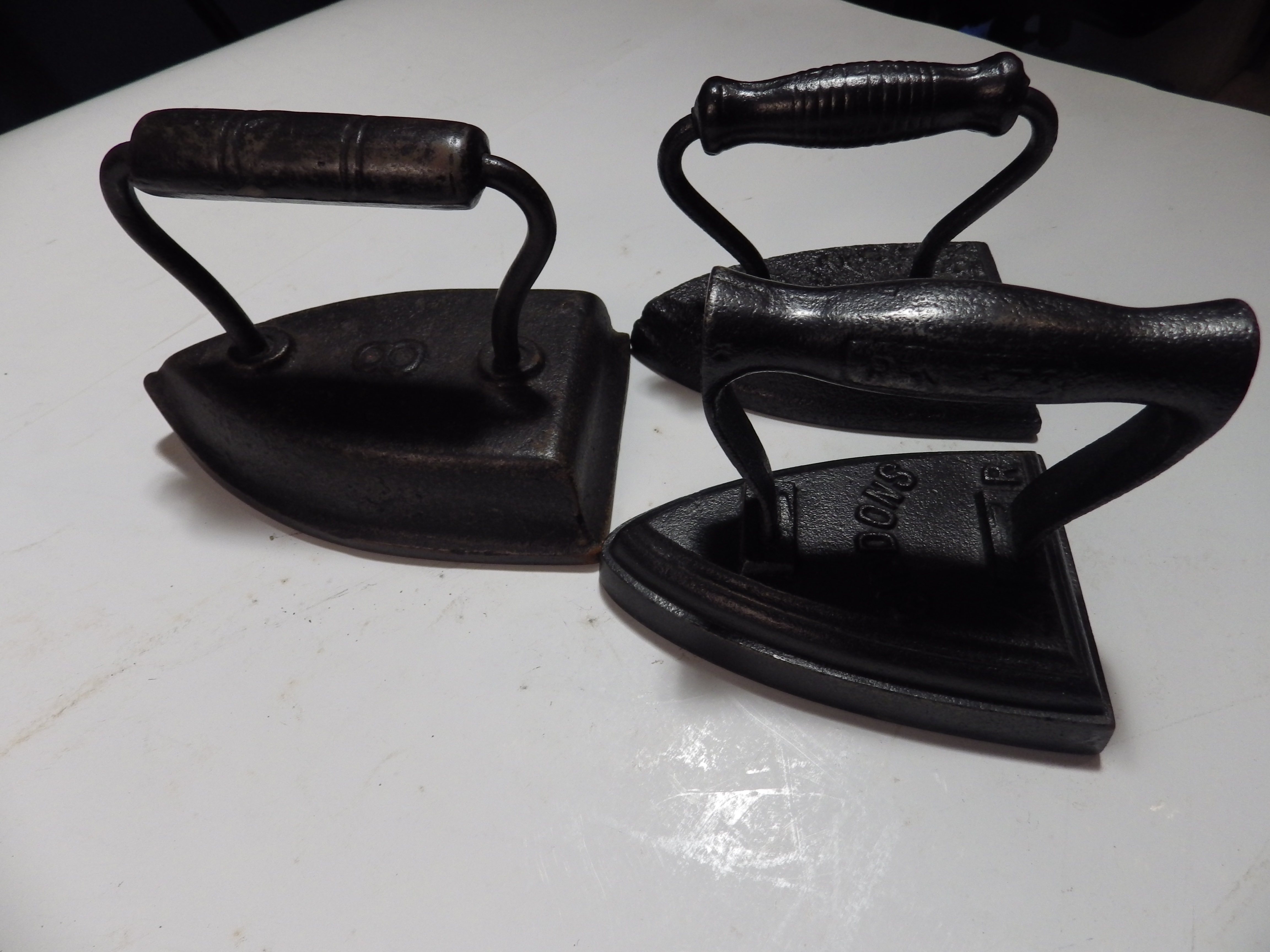 6 various flat/sad irons to incl Crane no 3, T Sheldon & Co 6, Siddons etc - Image 3 of 3