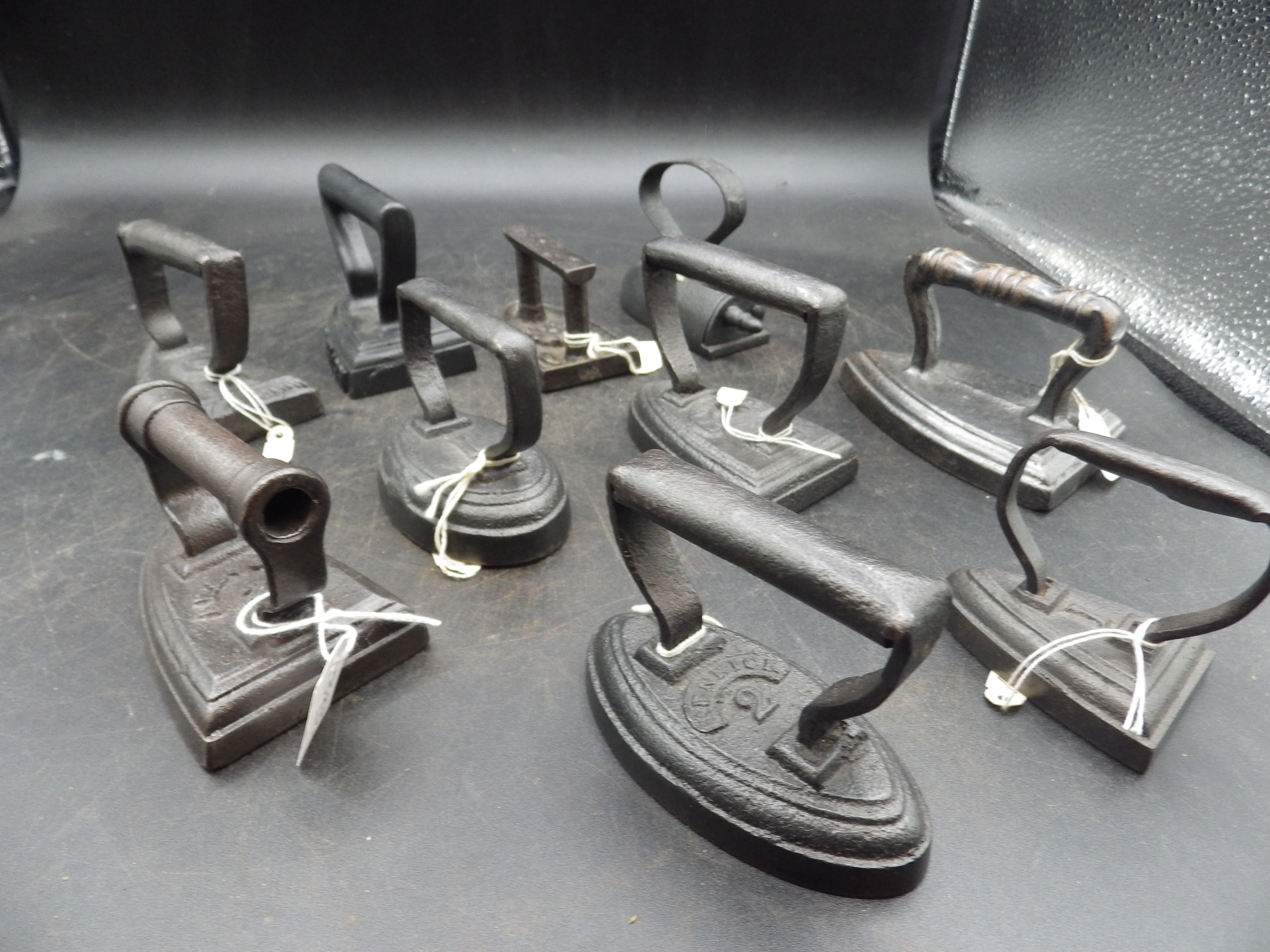 10 assorted minitaure flat, box and hatters irons to include AK&Sons, Kenrick, C T - Bild 2 aus 3