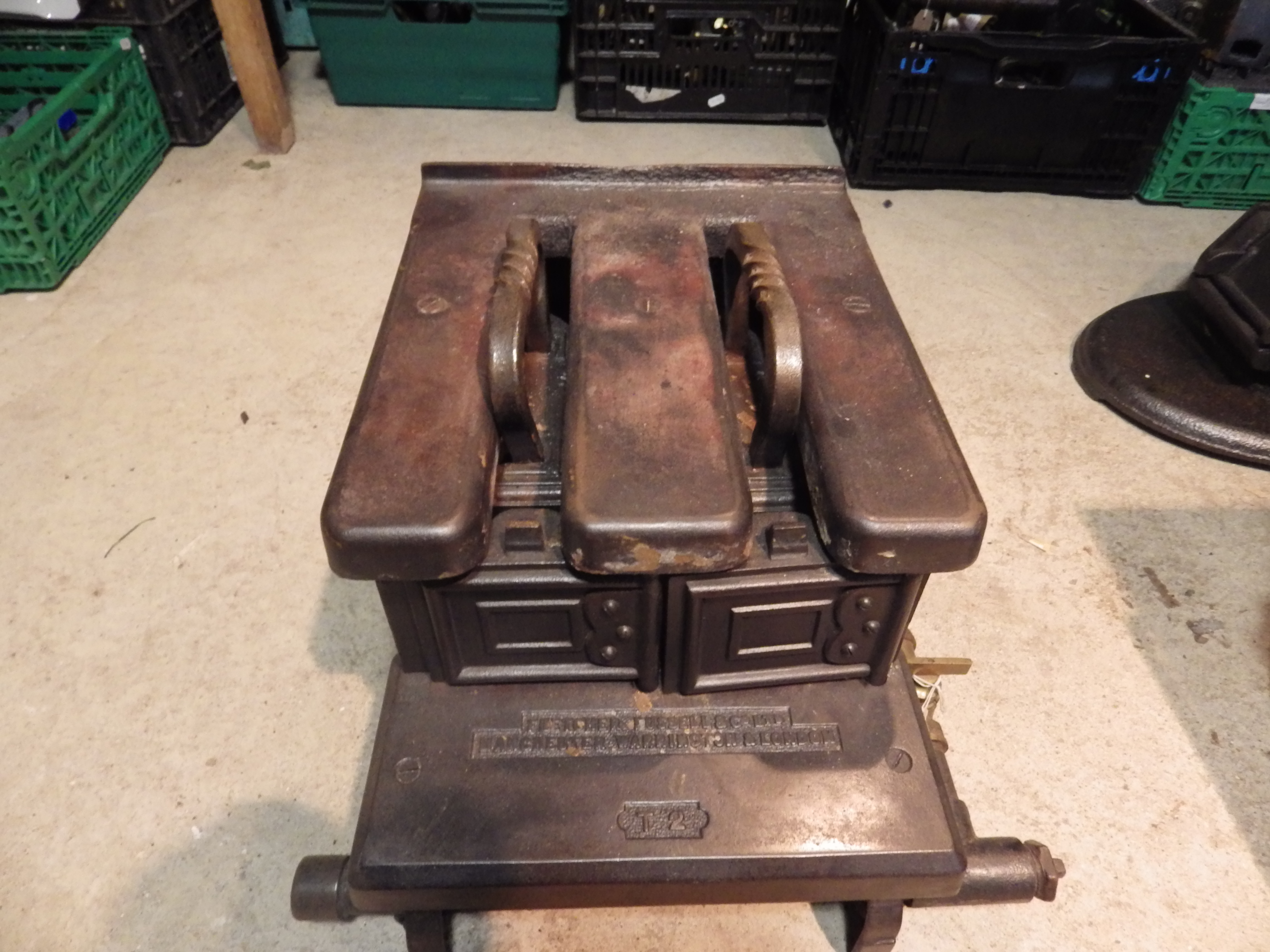 Fletcher Russell & Co Ltd Manchester, Warrington & London cast iron gas stove T2 with 2 tailor goose