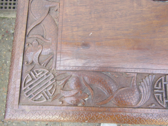 RAF table with carved design - Bild 3 aus 5