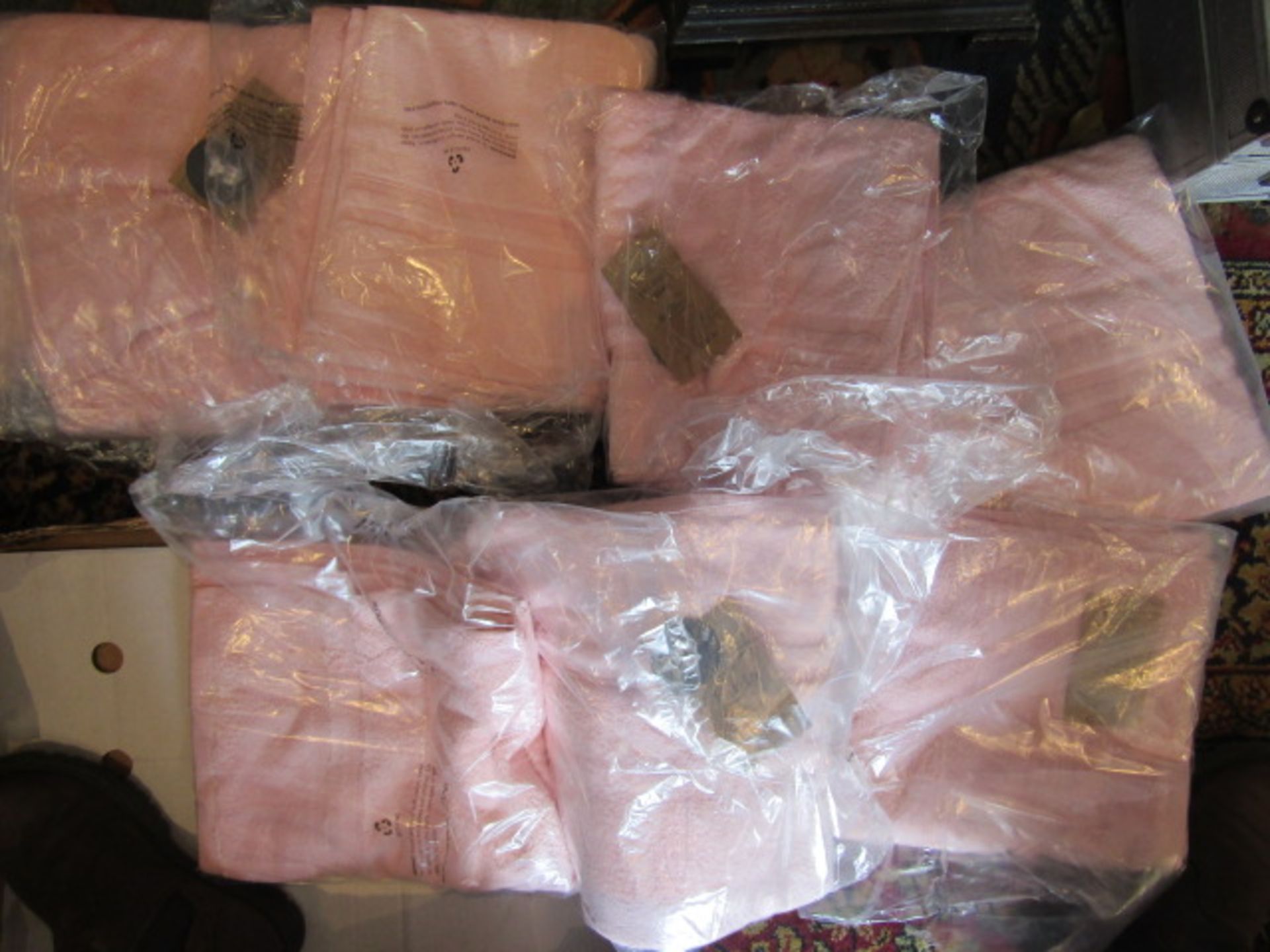 New bedding, new towels- approx 10 hand towels and 4-6 bath towels in pink, set grey towels, all new - Image 3 of 6