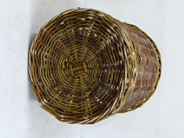 Very strong wicker log basket H55cm Diameter 50cm approx - Image 3 of 3