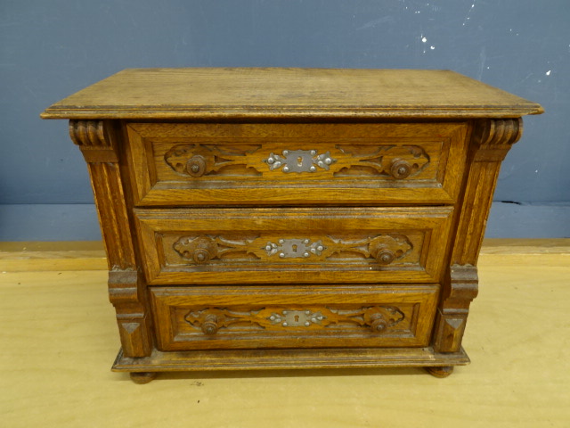 Miniature oak 3 drawer chest H29cm W37cm D19cm approx