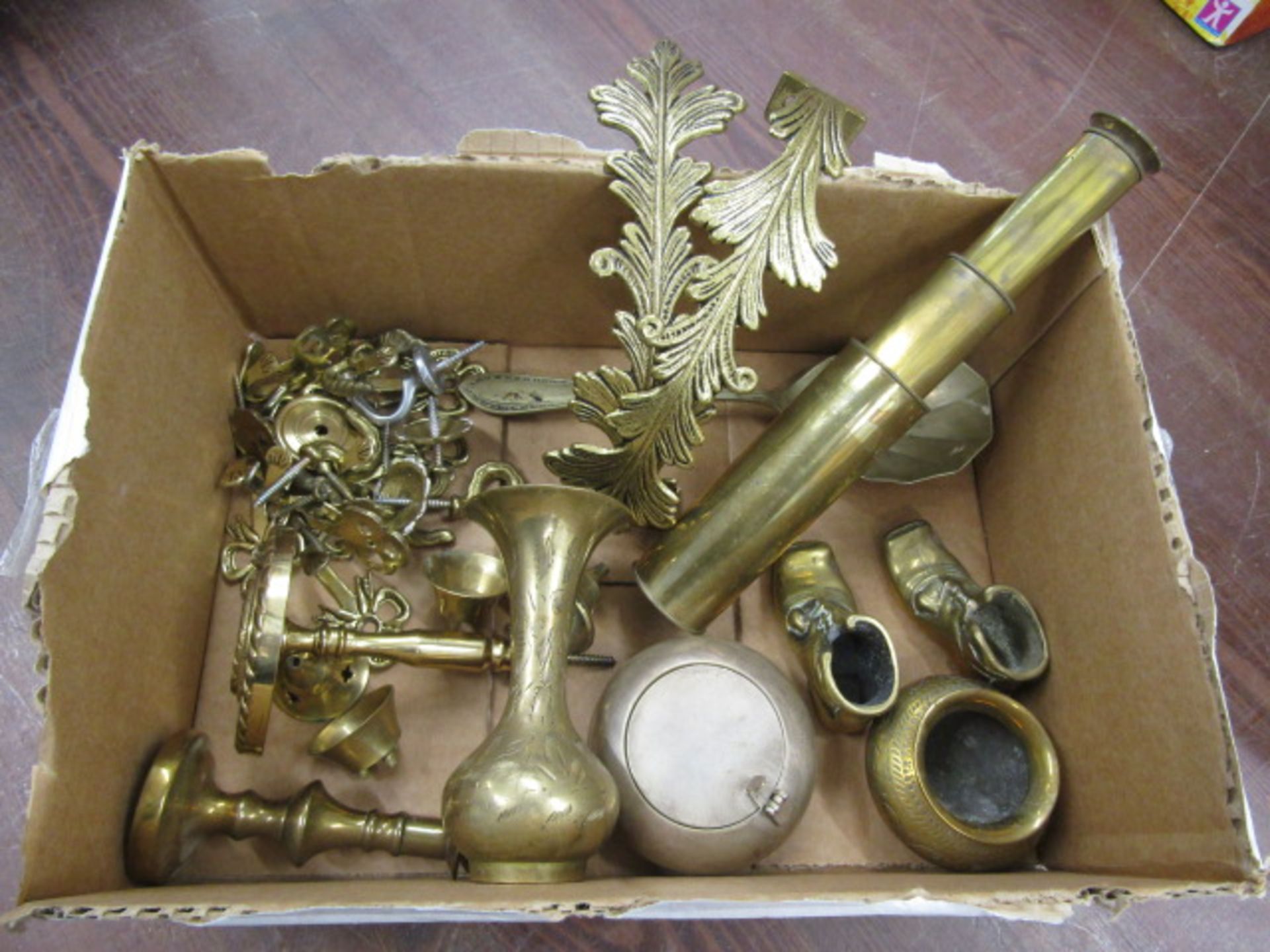 A brass telescope and various brass wares inc curtain tie backs, drawer furniture etc - Image 9 of 9