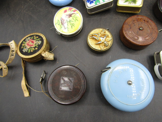 collection vintage measuring tapes - Image 5 of 7