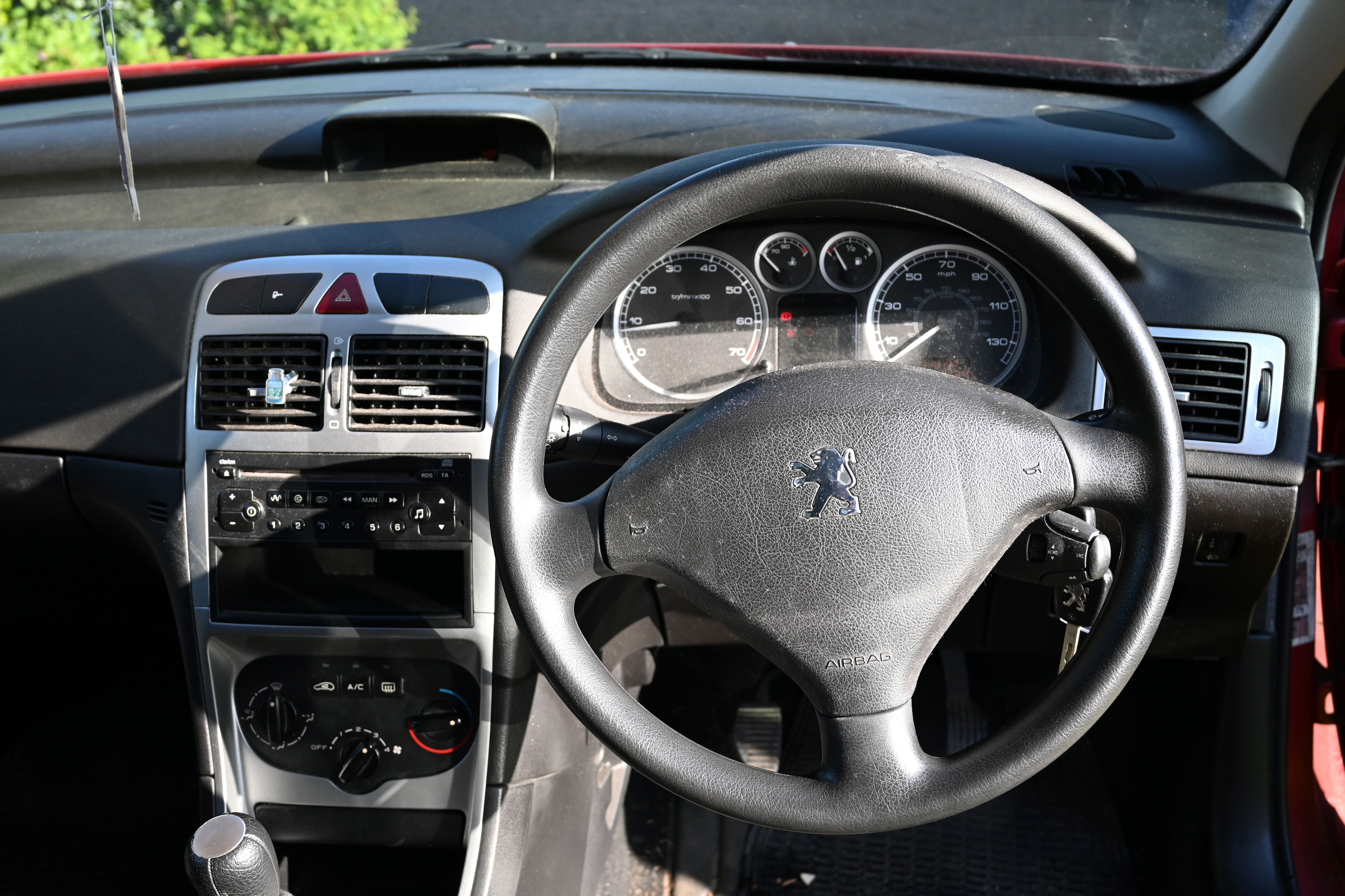 2004 Peugeot 307 1.6 16v S Hatchback 5dr Petrol Manual (a/c) (169 g/km, 110 bhp), 100137 miles - Image 11 of 18