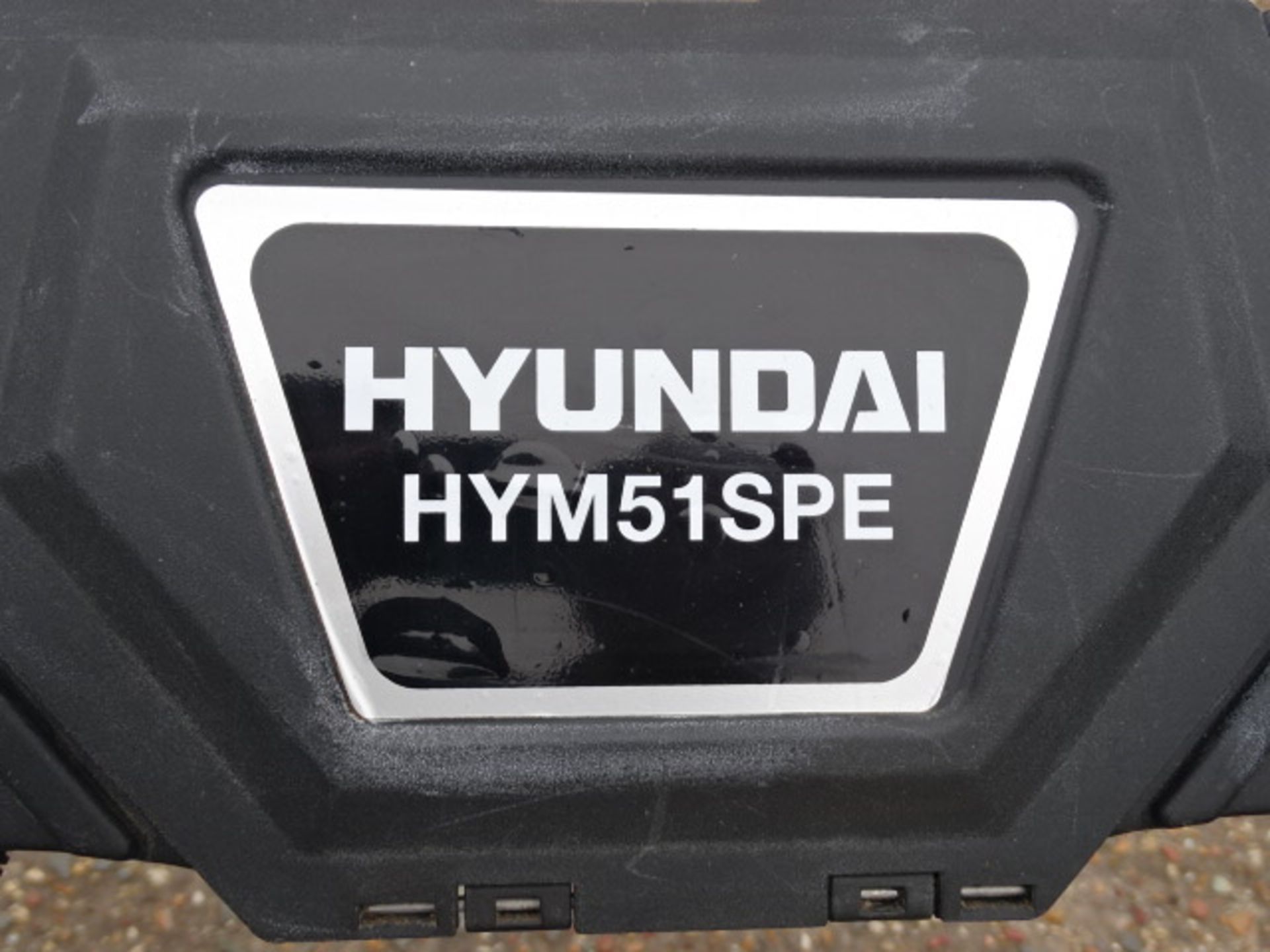 Hyundai petrol electric key start lawnmower (starts but does not self propel) - Image 5 of 10