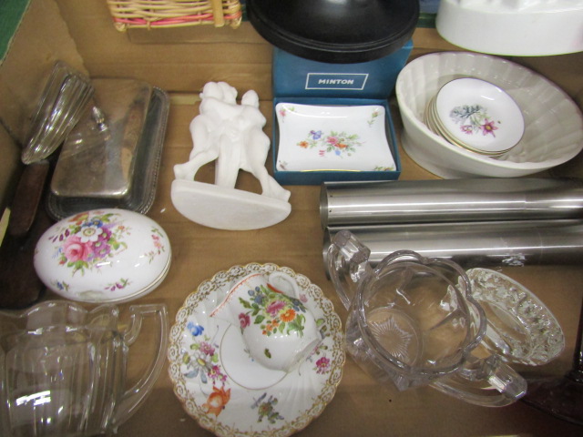 collectables inc wine basket, ceramics, globe etc - Image 2 of 3