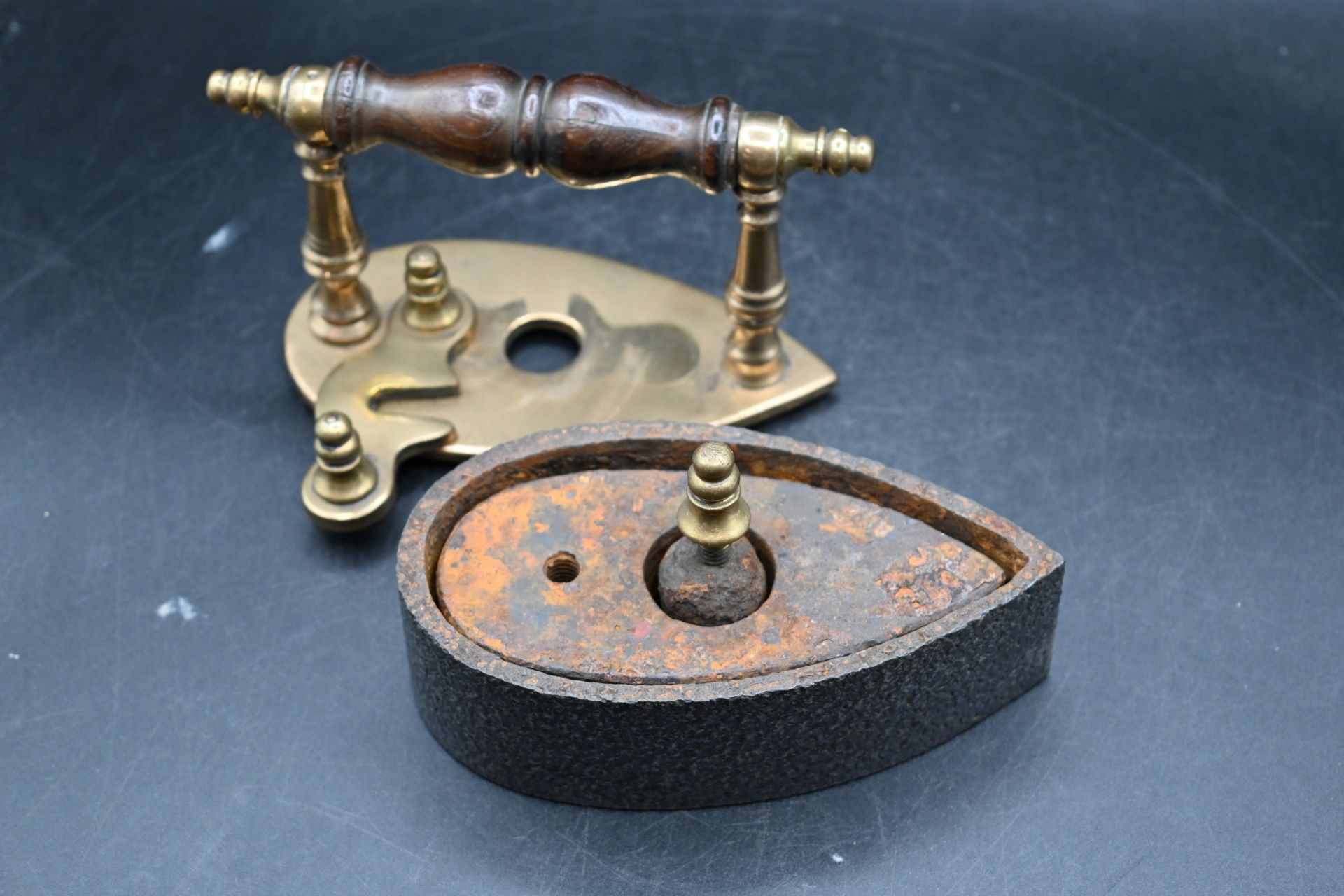 Scottish teardrop shaped box iron with brass lid and castings and turned wood handle with slug, - Image 4 of 5