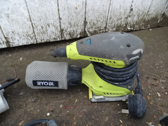 5 Power tools to include Ryobi sander and Black & Decker router - Image 3 of 3