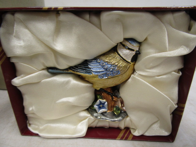 Vintage cheese/butter dish, bed warmer, Leonardo bird and part vanity set - Image 3 of 7