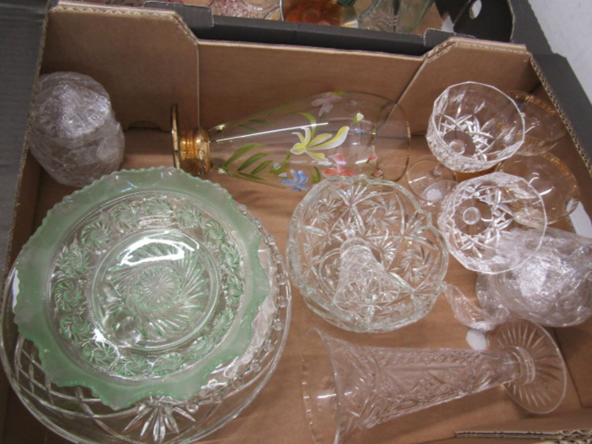 4 boxes glass inc quality glasses, decanters, art glass etc - Image 3 of 10