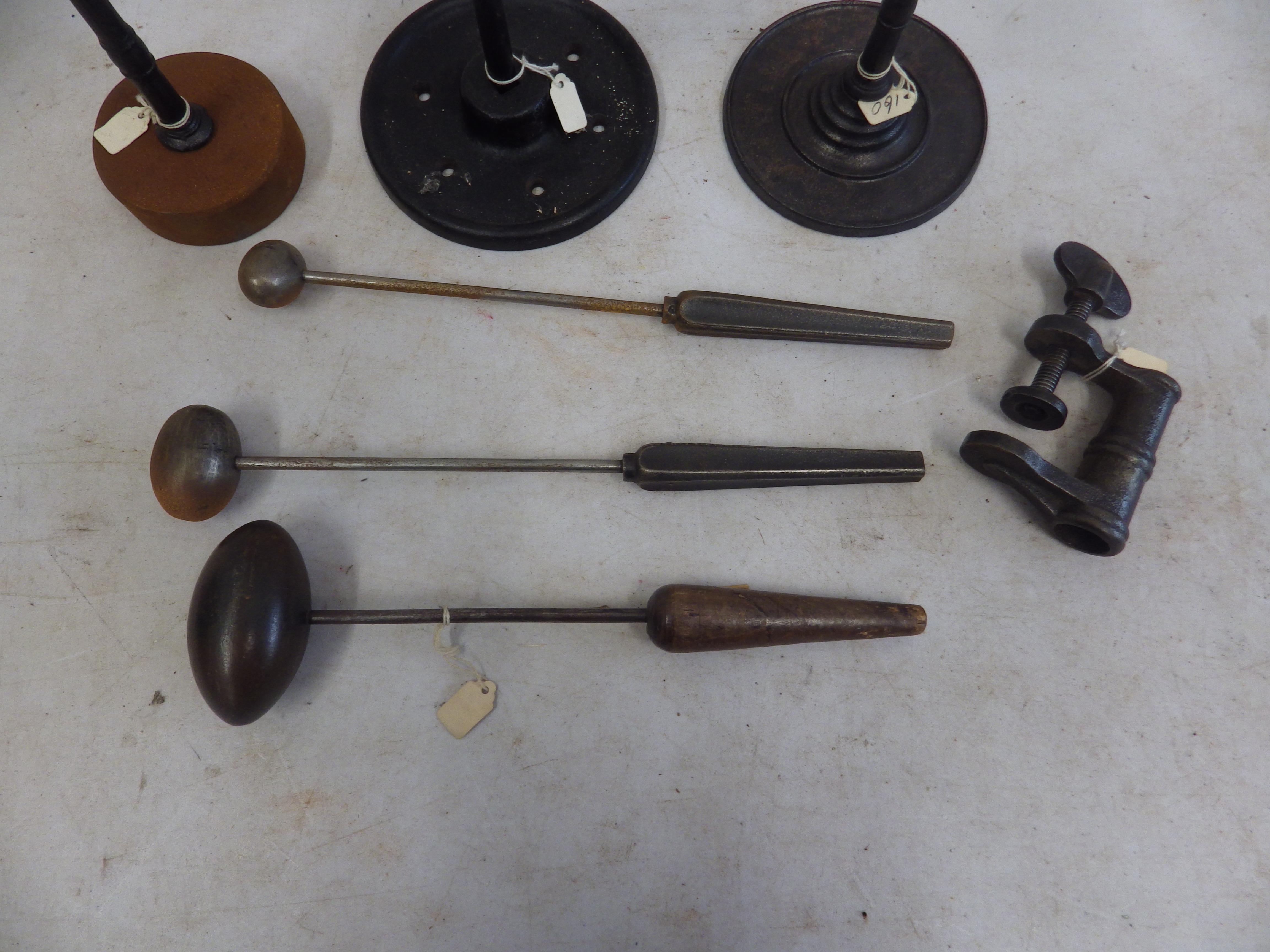 Assorted egg standing irons incl french model with table clamp - Image 2 of 2