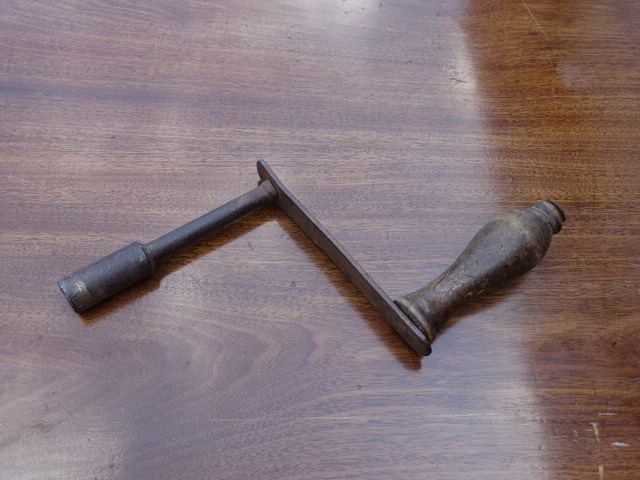 Mahogany wind out extending dining table with winder (one castor is broken as shown in pictures) - Image 3 of 4