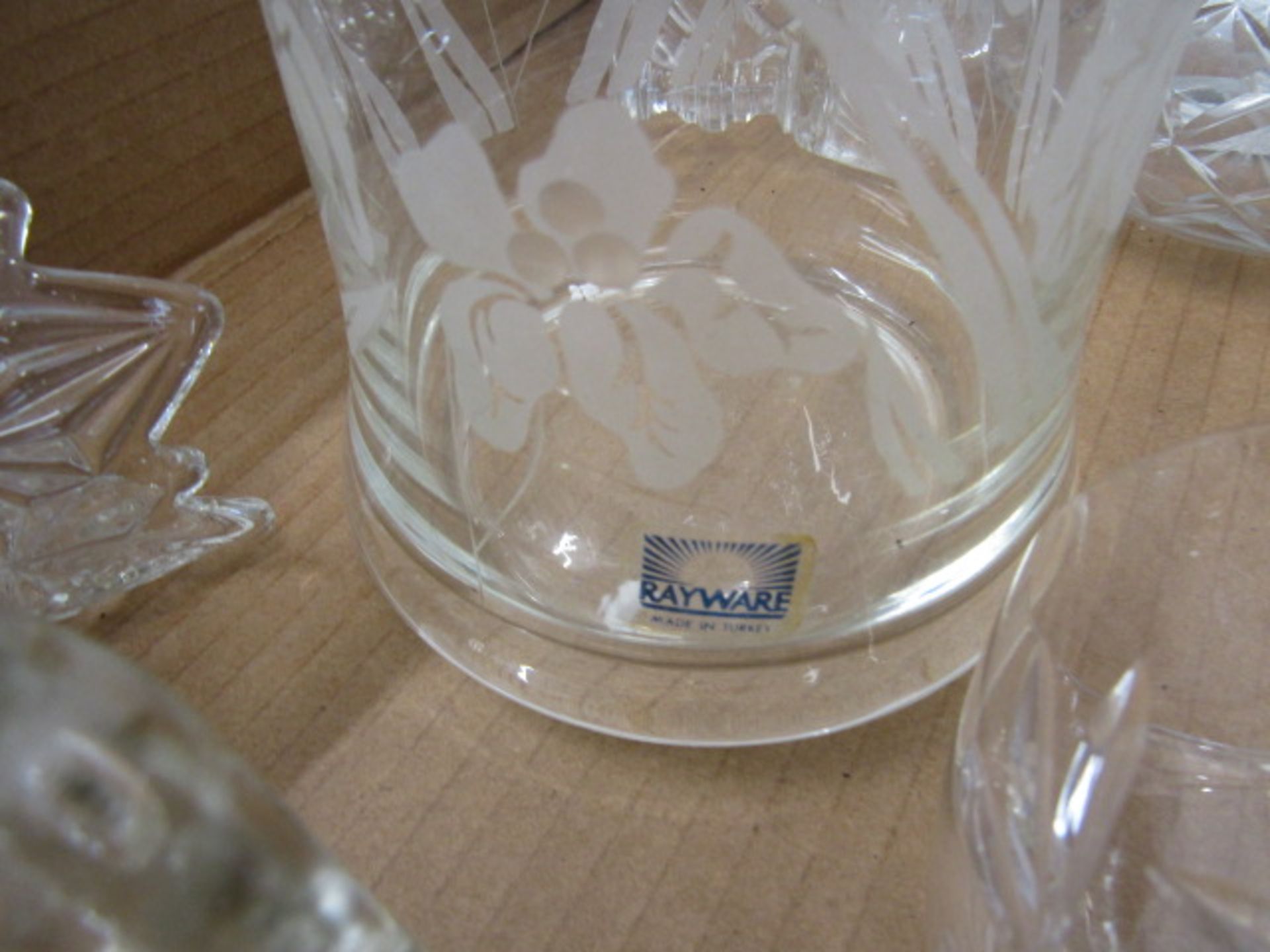 4 boxes glass inc quality glasses, decanters, art glass etc - Image 7 of 10