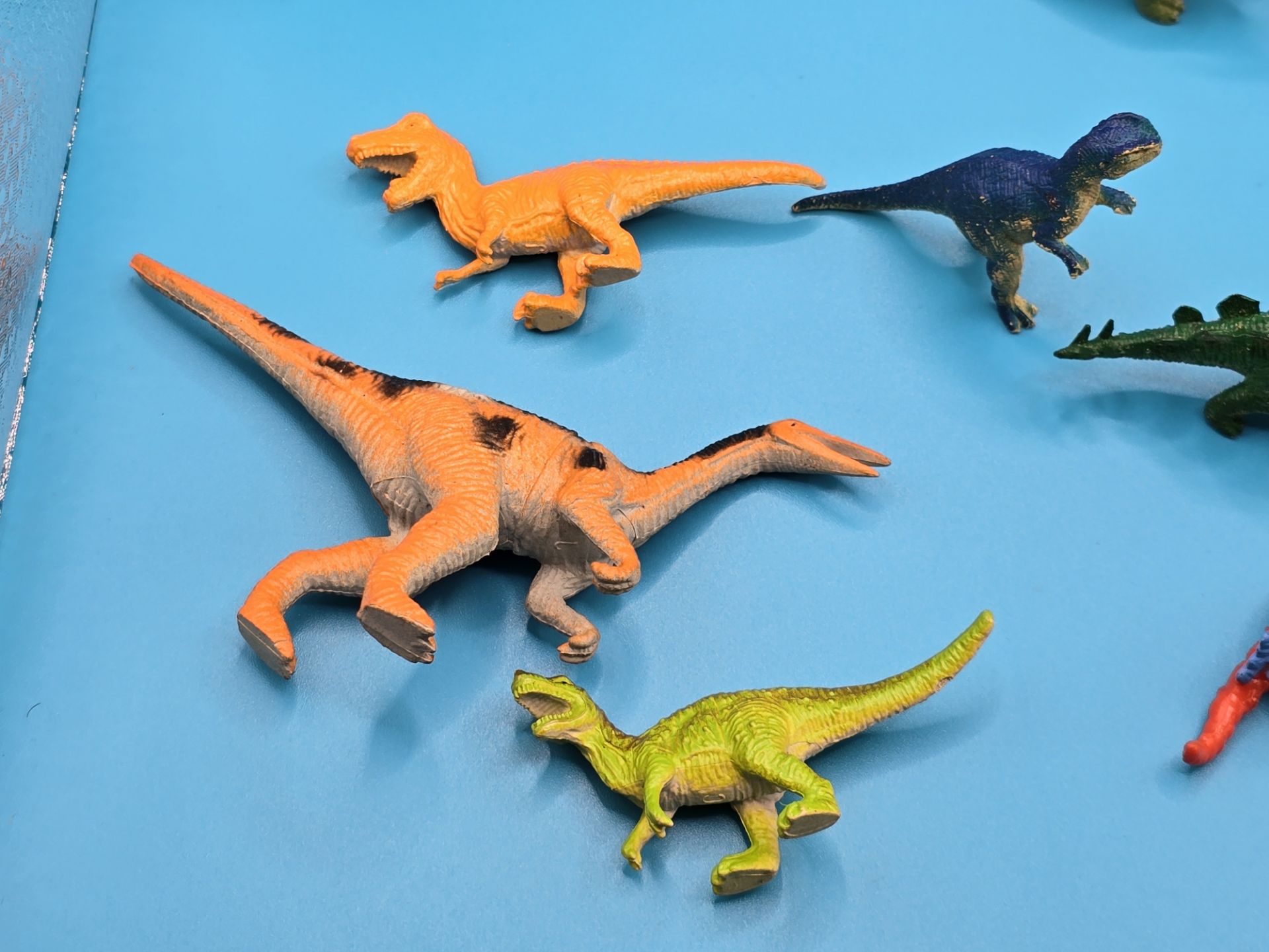 Large Collection of plastic toy Dinosaurs (48) longest is approx 20cm Collection of 48 dinosaurs, - Image 5 of 8