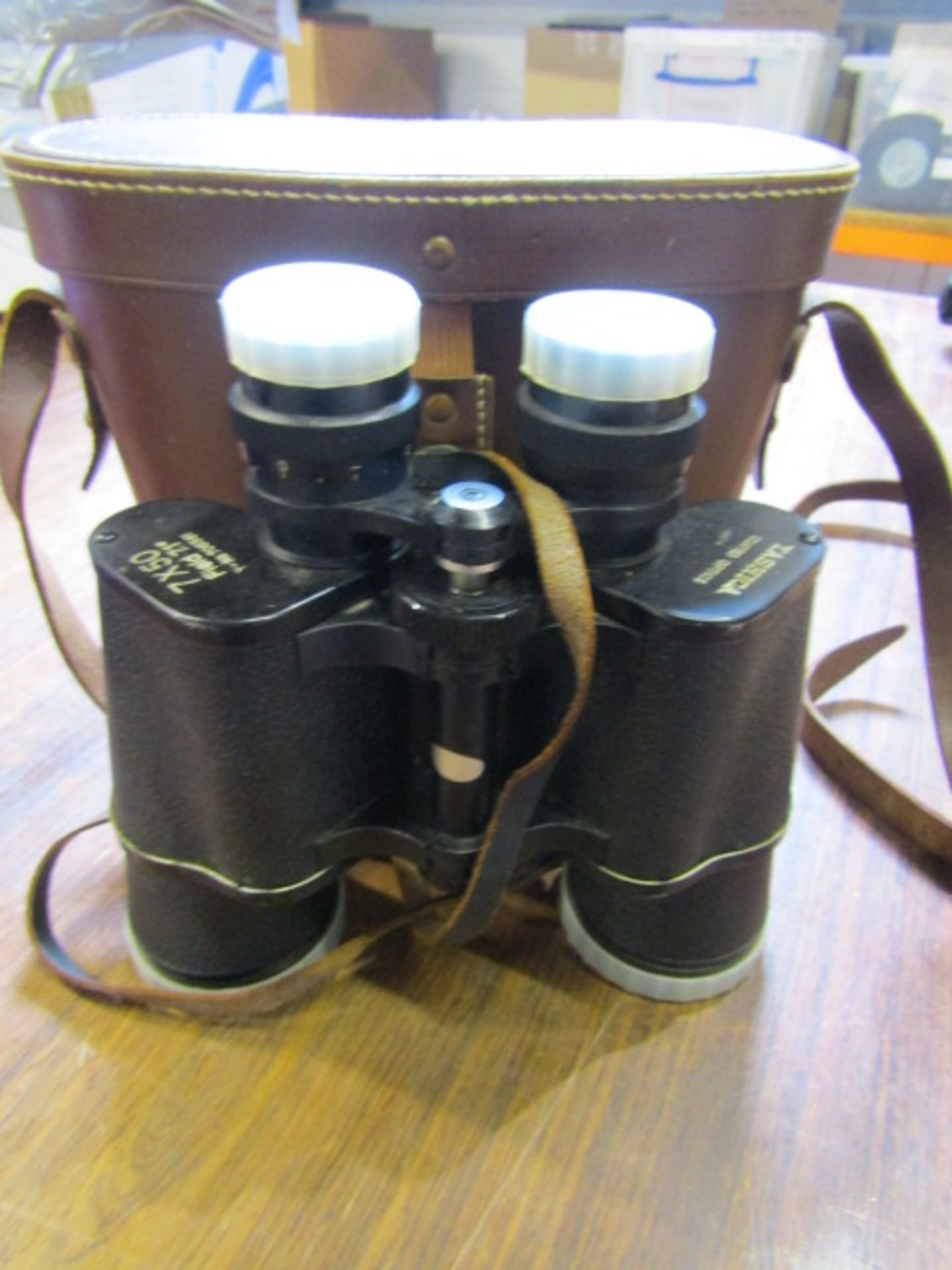 Pair binoculars in case