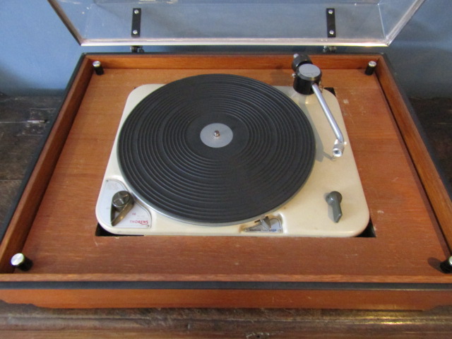 Thorens record player (no plug)