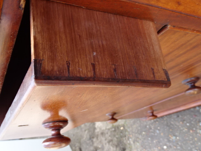 Mahogany 2 short over 3 long chest of drawers (front bun feet have fallen off but are present) - Image 3 of 5