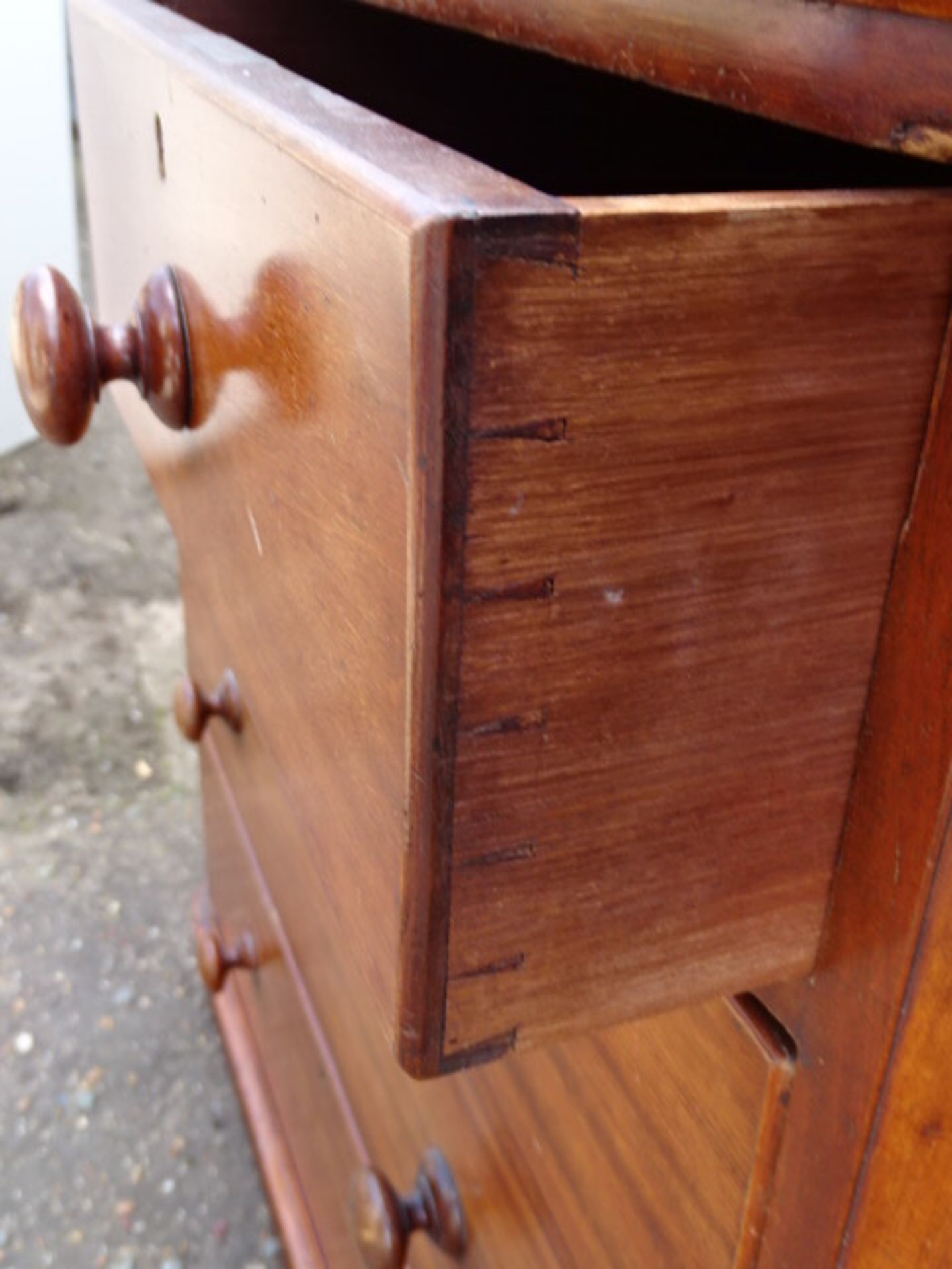 Mahogany 2 short over 3 long chest of drawers (front bun feet have fallen off but are present) - Image 3 of 5