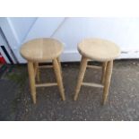 2 Pine stools