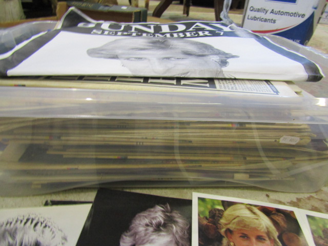 Princess Diana photo's and newspapers - Image 2 of 2