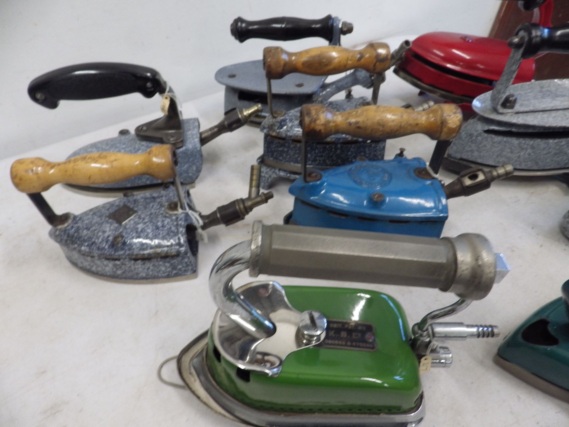 10 assorted enamel gas irons to include Fletcher Russell Laurel with trivet, MB, KB Ltd, W L Co Ltd, - Image 3 of 5