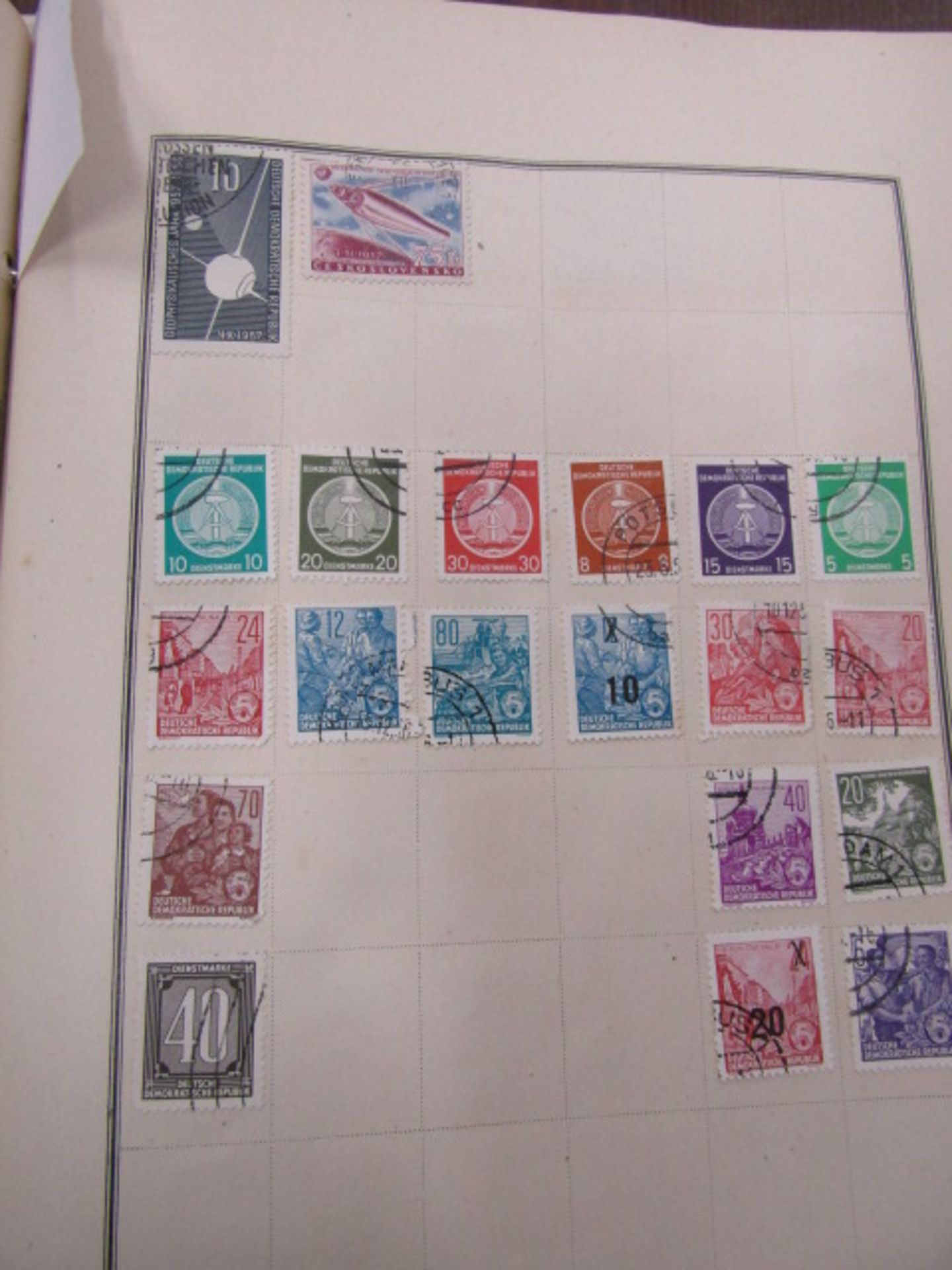 2 stamp albums, one school boy around the world and Meteor album Vic-ERII and around the world - Image 18 of 27