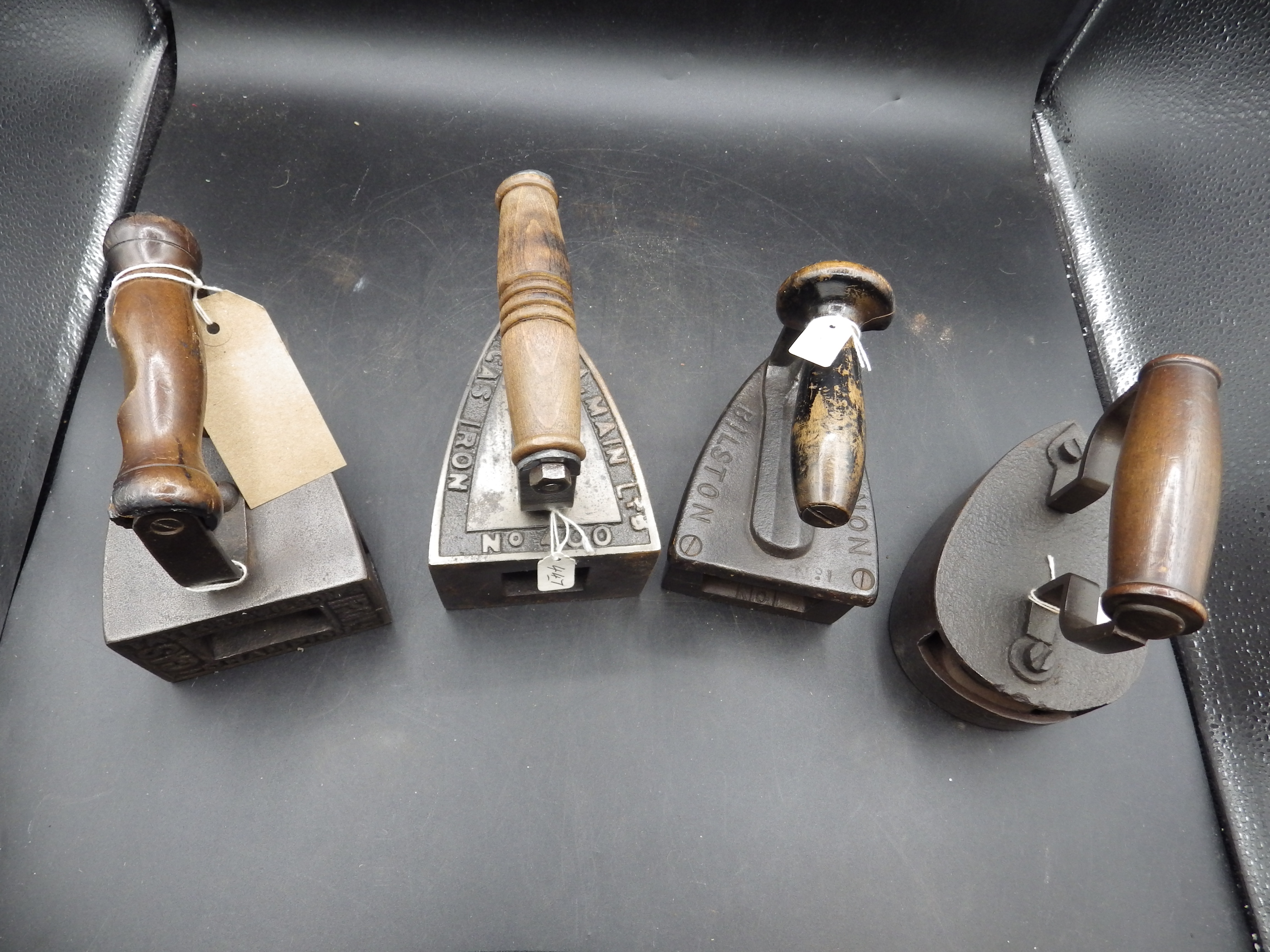 4 assorted gas stove irons to include R & A Main Ltd, Taylor & Wilsons champion, Cannon, etc - Image 3 of 3