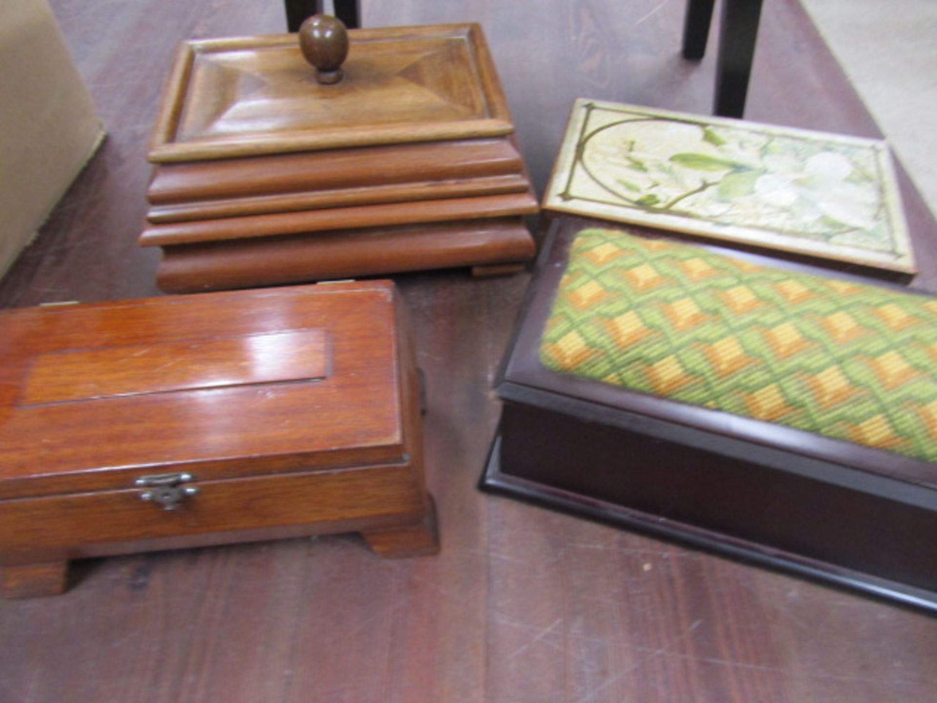 Sewing boxes, one cantilever plus 2 pictures - Image 4 of 9