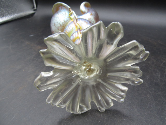 Loetz - An early 20th Century glass vase formed as a conch shell in the Creta Papillon pattern - Image 5 of 5