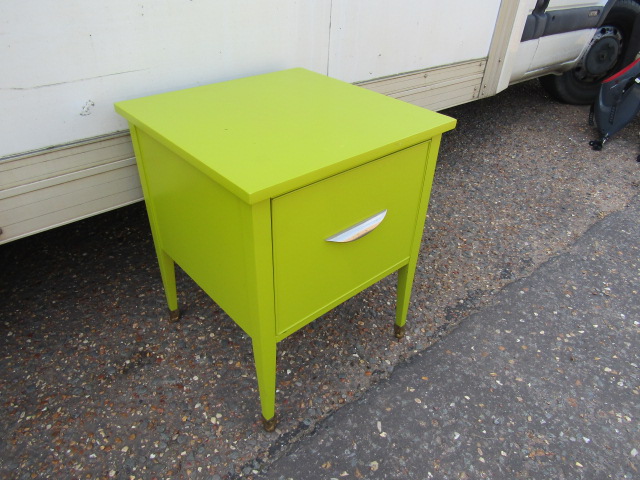 Green side table - Image 2 of 2