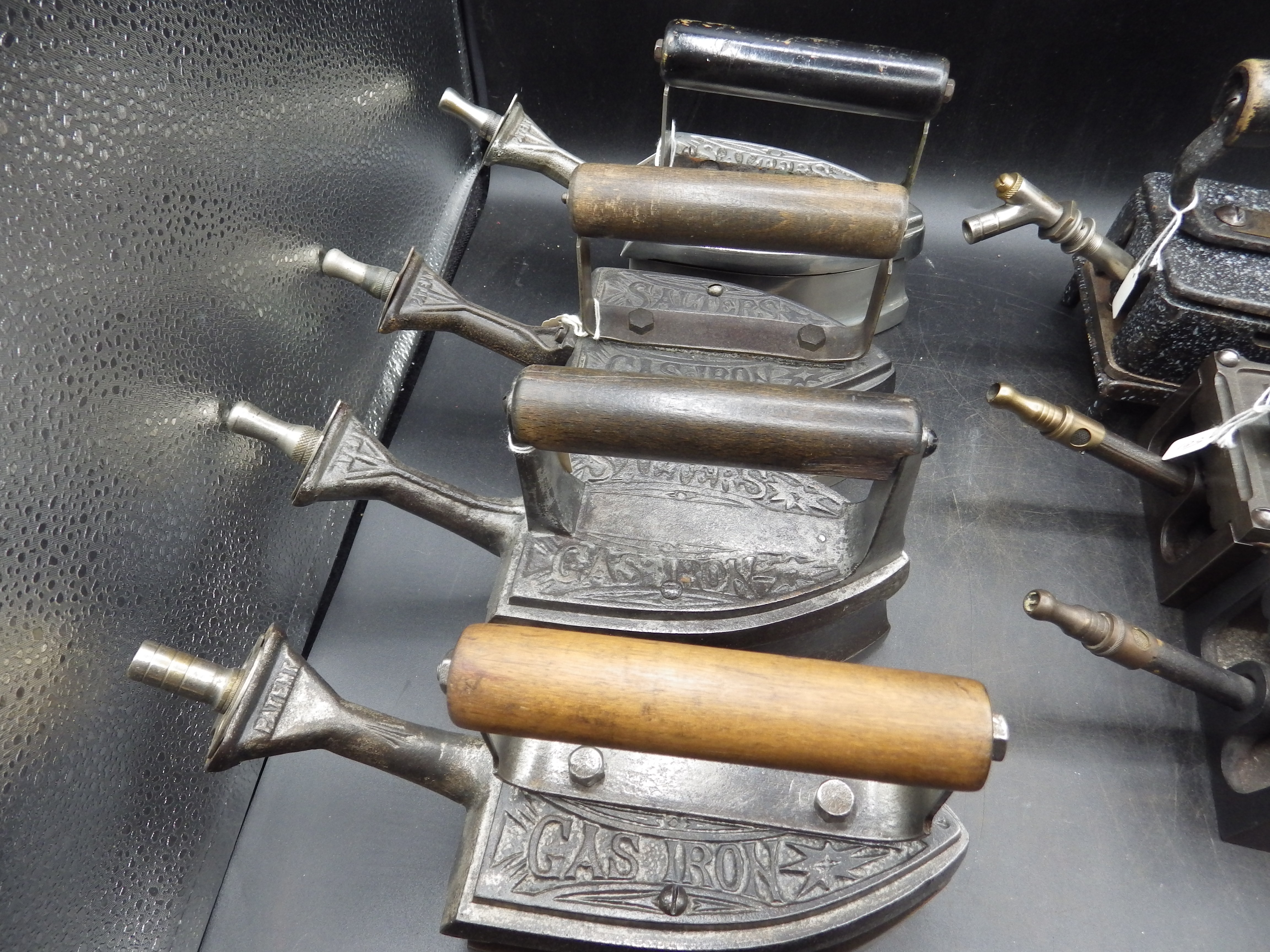 4 Salters gas irons incl no.4 together with 3 A Kendrick & sons gas irons incl Aurora enamel model - Image 3 of 5